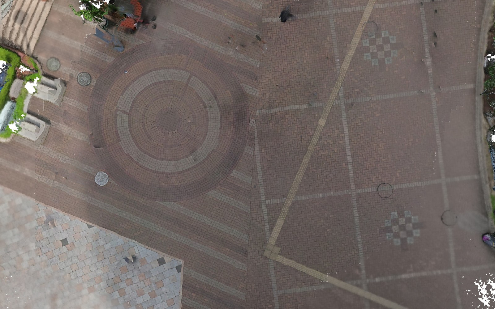 地上360°撮影のみで生成した実測オルソ画像（阪急宝塚駅前広場・煉瓦舗装の円形パターンと点字ブロック）